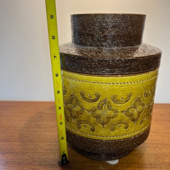 Bitossi (Italy) 'Carta Florentina' in Mustard Yellow, 8.5" Vase - Picture 6 of 8